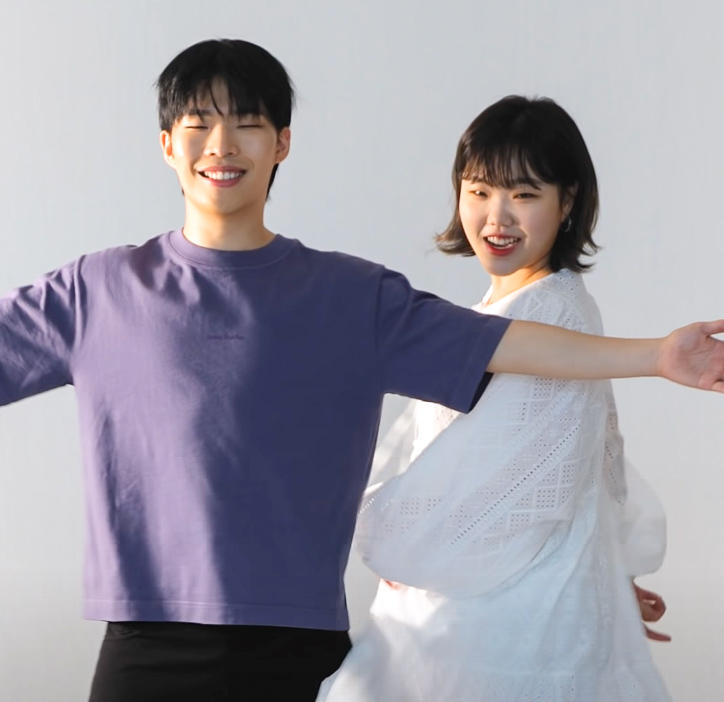 AKMU 이찬혁과 이수현의 화보 사진