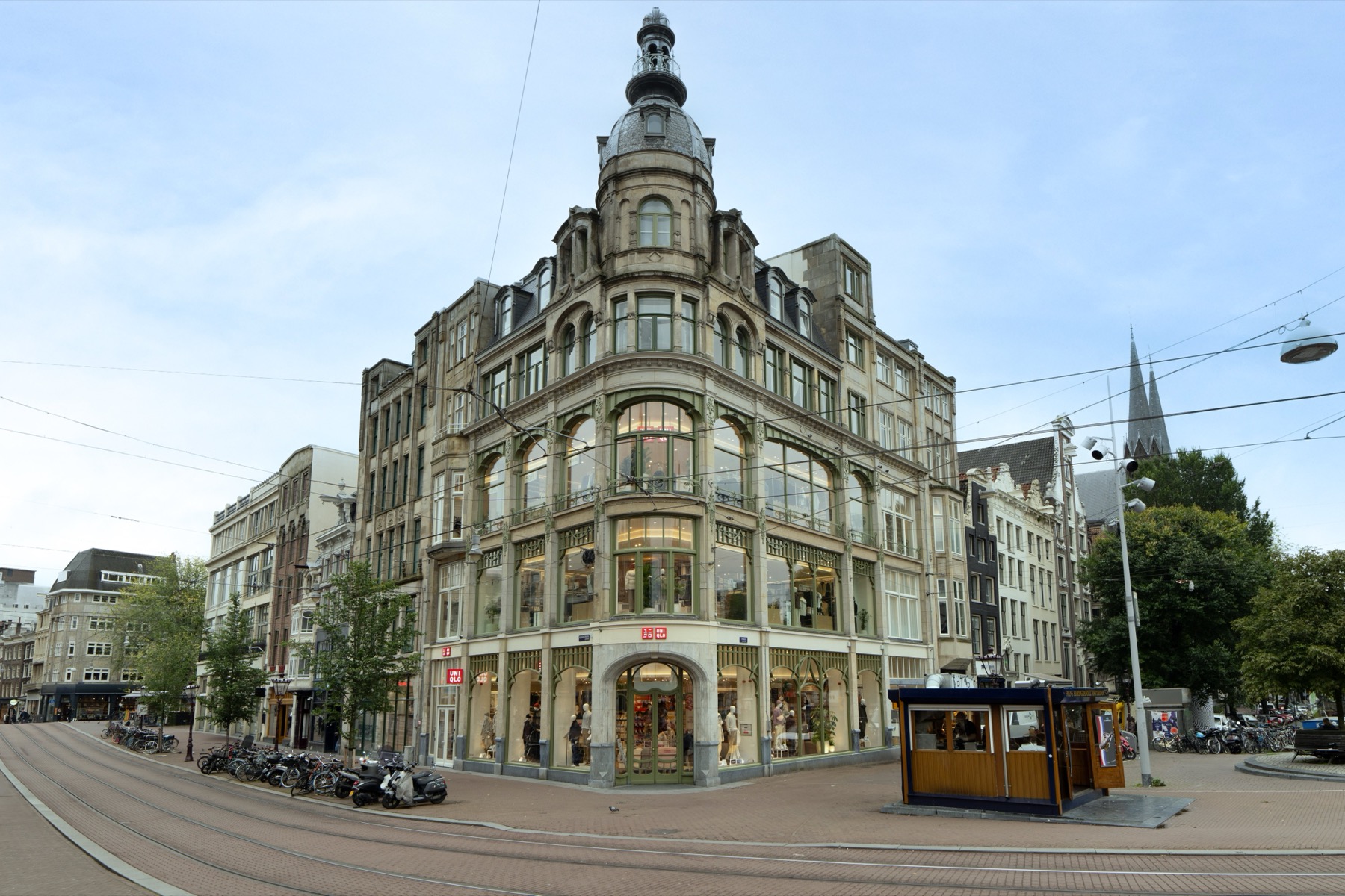 암스테르담 코닝스플레인 유니클로 매장 공식 사진