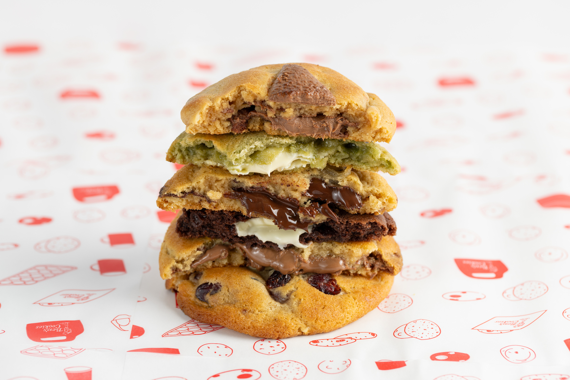 Ben's Cookies 여러 맛이 겹겹이 쌓인 공식 이미지