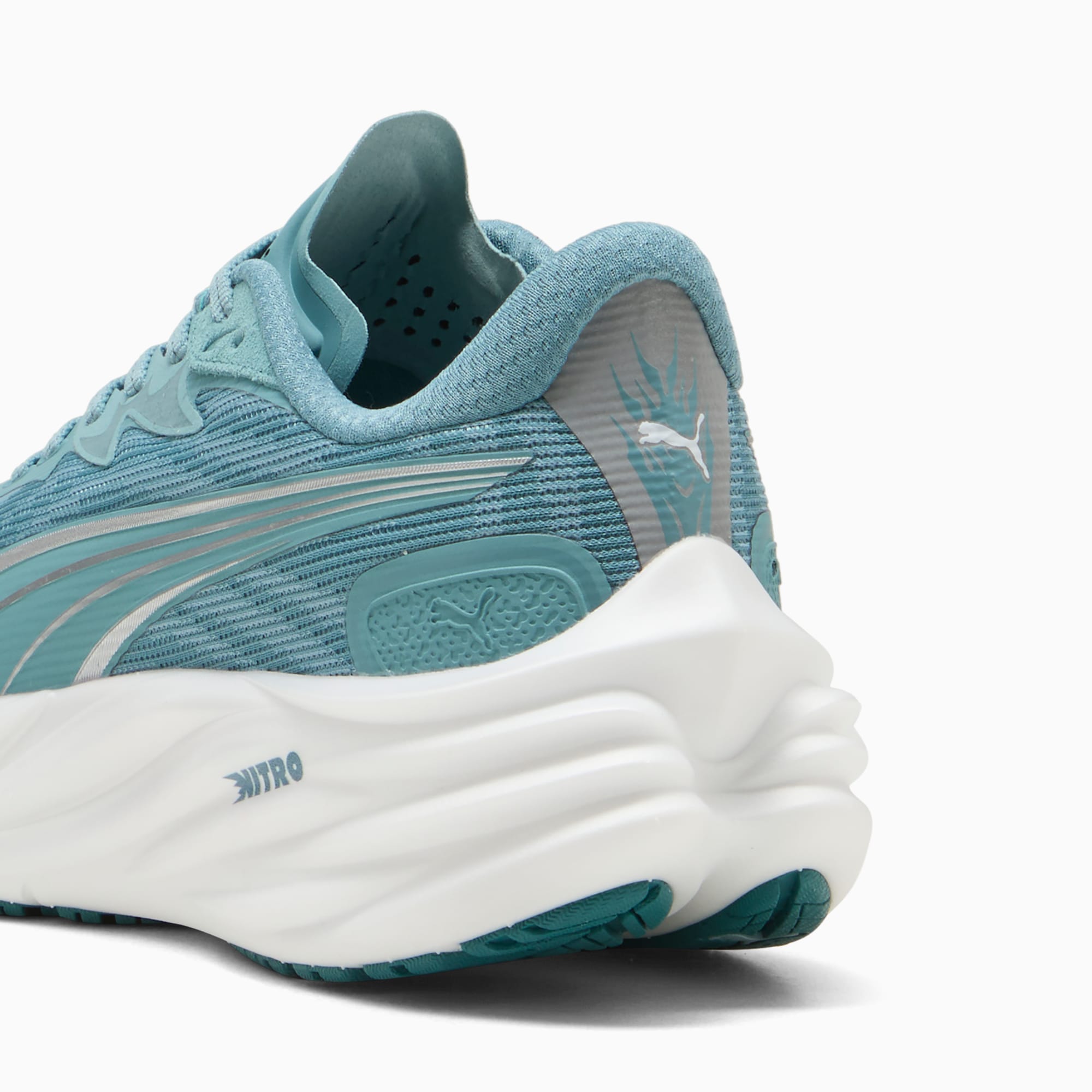 푸마 벨로시티 나이트로 4 뒤꿈치와 아웃솔 디테일 이미지